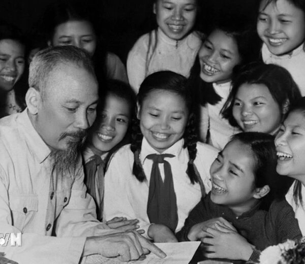Bài học về nếp sống lao động và tình yêu thiên nhiên của Bác Hồ