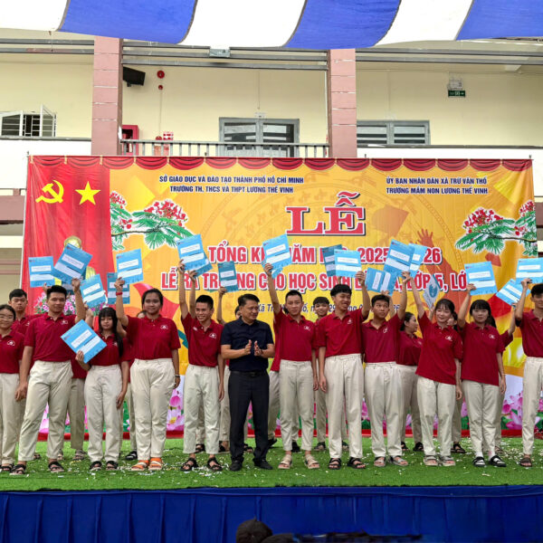 Tuổi trẻ trường Tiểu học, THCS, THPT Lương Thế Vinh noi gương Bác học ngoại ngữ, tự tin hội nhập quốc tế